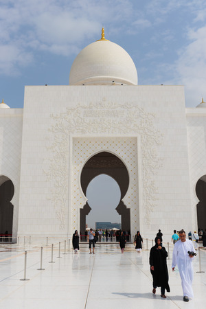 ABU DHABI, UNITED ARAB EMIRATES - NOVEMBER 5: Sheikh Zayed Grand Mosque November 5, 2013 in Abu Dhabi, United Arab Emirates. The famous Sheikh Zayed mosque is the largest mosque in UAEのeditorial素材