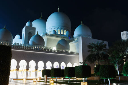 ABU DHABI, UNITED ARAB EMIRATES - NOVEMBER 5: Sheikh Zayed Grand Mosque evening view on November 5, 2013 in Abu Dhabi, United Arab Emirates. The famous Sheikh Zayed mosque is the largest mosque in UAEのeditorial素材