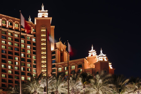 DUBAI, UAE-NOVEMBER 7: Night view Atlantis Hotel on November 7, 2013 in Dubai, UAE. The resort consists of two towers linked by a bridge, with a total of 1539 rooms.のeditorial素材