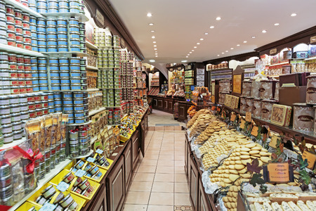 CASSIS, FRANCE - NOVEMBER 5, 2014: Grocery storeのeditorial素材