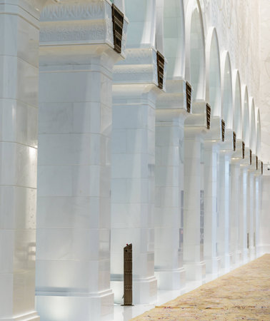 ABU DHABI, UNITED ARAB EMIRATES - NOVEMBER 5: Sheikh Zayed Grand Mosque November 5, 2013 in Abu Dhabi, United Arab Emirates. The famous Sheikh Zayed mosque is the largest mosque in UAEのeditorial素材