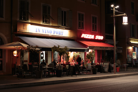 NICE, FRANCE - NOVEMBER 3, 2014: Street cafe at nightのeditorial素材