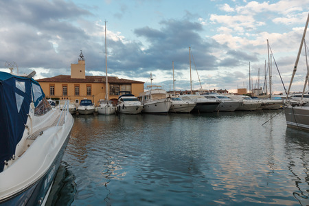 GRIMAUD, FRANCE - NOVEMBER 3, 2014: Street canals in Portのeditorial素材