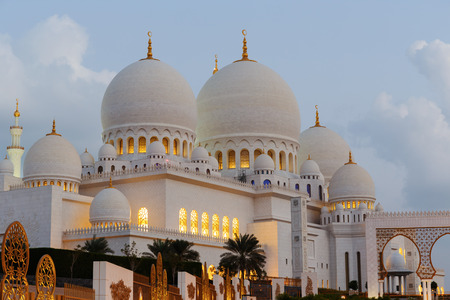 ABU DHABI, UNITED ARAB EMIRATES - NOVEMBER 5, 2013: Sheikh Zayed Grand Mosque evening viewの写真素材
