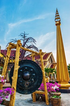 PHUKET, THAILAND - FEBRUARY 11, 2013: Buddhist temple in the south of Thailandのeditorial素材