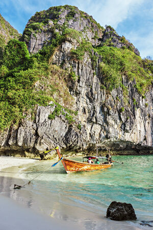 Traditional Thai boat and island of Phi Phi Leh ,Thailandの写真素材