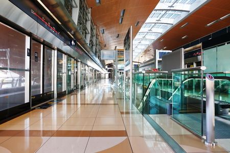 DUBAI, UAE - NOVEMBER 11, 2013: Interior of metro station in Dubai. Metro as world's longest fully automated metro network 75 kmのeditorial素材
