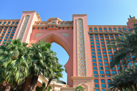 DUBAI, UAE-NOVEMBER 3: View Atlantis Hotel on November 3, 2013 in Dubai, UAE. The resort consists of two towers linked by a bridge, with a total of 1539 rooms.のeditorial素材
