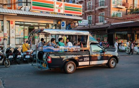 PATTAYA, THAILAND - APRIL 4, 2015: Famous Walring street evening viewのeditorial素材