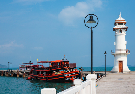 KOH CHANG, THAILAND - MART 26, 2015: Lighthouse on a Bang Bao pier on Koh Chang Island in Thailandのeditorial素材
