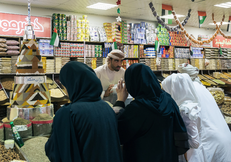 DUBAI, UAE - DECEMBER 4, 2017: Seller  of  of spices in the park entertainment center Global Villageのeditorial素材