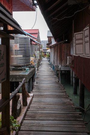 KOH CHANG, THAILAND - 3 APRIL, 2015: Houses on stilts in the fishing village of Bang Bao, Koh Chang, Thailandのeditorial素材