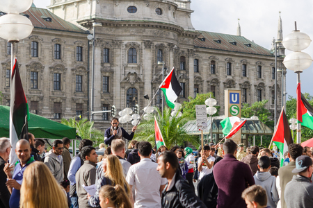 MUNICH, GERMANY - AUGUST 16, 2014: Anti-war rally in support of the Palestinian people. Protesters are asked to stop firing of Gaza Strip and the withdrawal of Israeli troops from the occupied territories.のeditorial素材