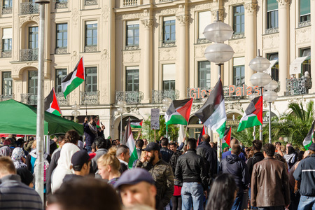 MUNICH, GERMANY - AUGUST 16, 2014: Palestinian activists hold a rally in the center of a major European city against the war in Gaza. Protesters demand that the Israeli government freedom and independence.のeditorial素材