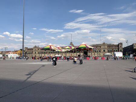 Walking through the streets of Mexico Cityのeditorial素材