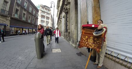 Walking the streets of Mexico Cityのeditorial素材