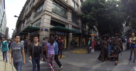 Walking the streets of Mexico Cityのeditorial素材