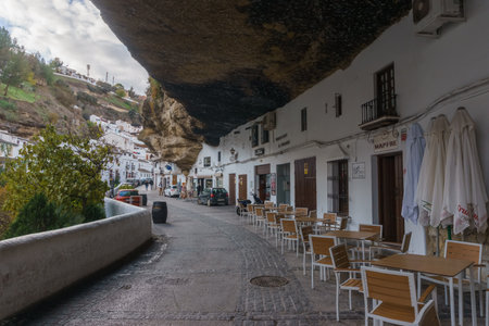 Typical Andalusian village with white houses and street with dwellings built into rock overhangs, Setenil de las Bodegas, Andalusia, Spainの写真素材