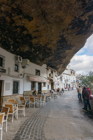 Typical andalusian village with white houses and street with dwellings built into rock overhangs, Setenil de las Bodegas, Andalusia, Spainの写真素材