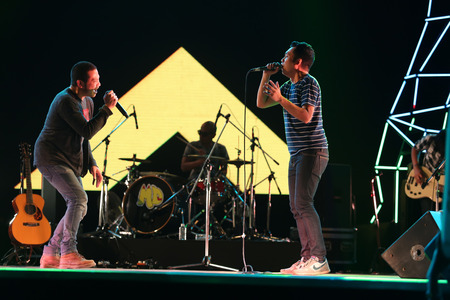 SURAT THANI, THAILAND - FEBRUARY 21 : Modern Dog Band performs at Chang Music Connection Concert on February 21, 2015 in Surat Thani, Thailand. Modern Dog is a Thai rock band, formed in 1992.のeditorial素材