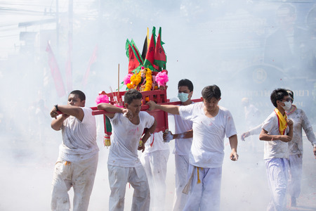 SURAT THANI, THAILAND - APRIL 3 , 2015 : Surat Thani Vegetarian Festival on April 3, 2015 in Surat Thani, Thailand. During the festival ritual mortification is practised to appease the Gods.のeditorial素材