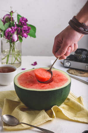 Halved Melonの写真 イラスト素材一覧 2件 ストックフォトのamanaimages Plus