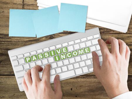 Concept of passive income business trend. Passive Income words on green keyboard buttons.の写真素材