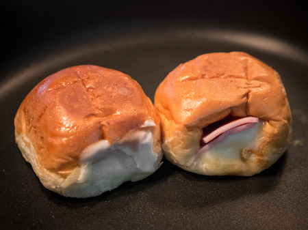 Grilling buns to make them warmer.の写真素材