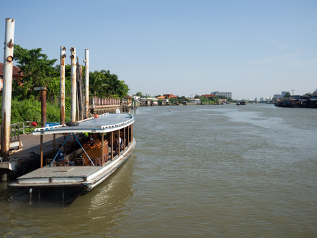 PAKKRED, NONTHABURI, THAILAND - APRIL 24, 2018: Express boat for crossing Chao Phraya River to Ko Kret.のeditorial素材