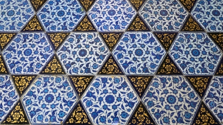 Close up photo of handmade Turkish tiles, in Topkapi Palace, Istanbul, Turkeyの写真素材