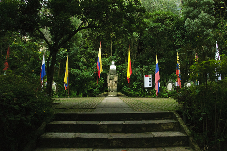 A statue in the garden of the Quinta de Bolivar in Bogota.の写真素材