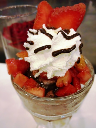 Strawberry Sundae Lover Ice creamの写真素材