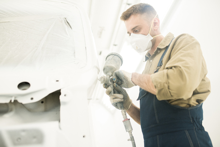 Man Painting Auto In Workshopの写真素材
