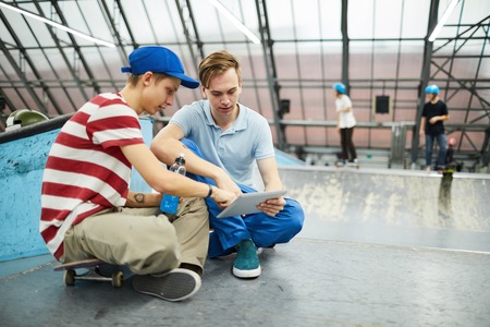 Discussing online videoの写真素材