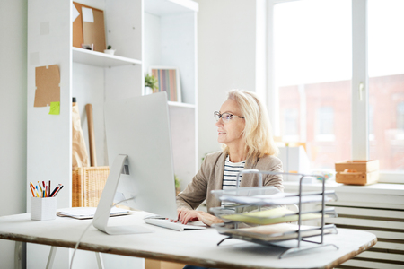 Contemporary Businesswoman Using PCの写真素材
