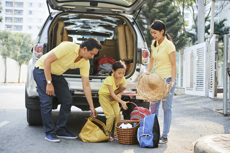 Family loading car trunkの写真素材