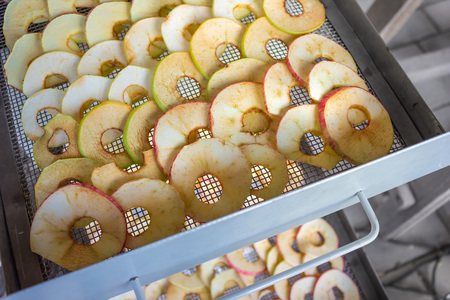 The apples are sliced and placed in a dryerの写真素材