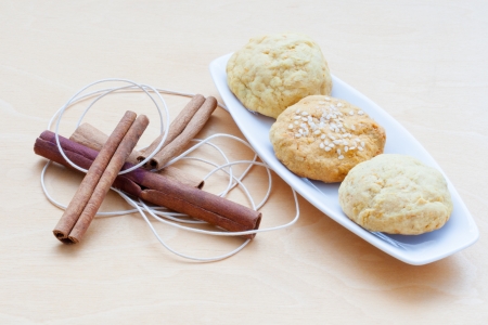 biscuits on a plate and cinnamon sticksの写真素材