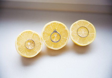 lemon with wedding rings. the creative ideaの写真素材