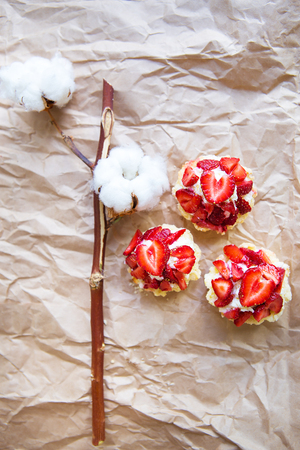Beautiful and bright cupcakes with strawberries, delicious and simple.の写真素材