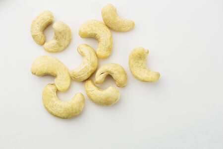 raw cashew nuts isolated on white background.の写真素材