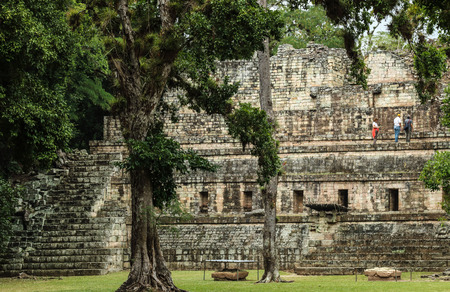 Abandoned temples in the Mayan ruins of Copan, an archaeological site in Honduras and a UNESCO World Heritage Site.   Located at the south end of the Mesoamerican region, Copan was the capital of a large area from 400 AD to 800 AD.の写真素材