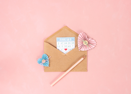 Paper hearts in scrapbooking technique fly out of craft paper envelope on the Living Coral background . Valentine day. love concept. Gift, message for lover. Space for text. Wide banner - Imageの写真素材