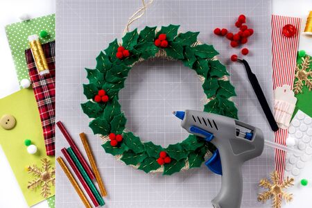 DIY instruction. Making a Christmas wreath from felt. Craft tools and supplies. Step 6.の写真素材