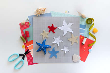 DIY instruction. Step by step tutorial. Making Summer decor - wreath of rope with sea stars made of felt. Craft tools and supplies. Step 2の写真素材