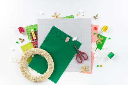 DIY instruction. Making a Christmas wreath from felt. Craft tools and supplies. Step 3の写真素材
