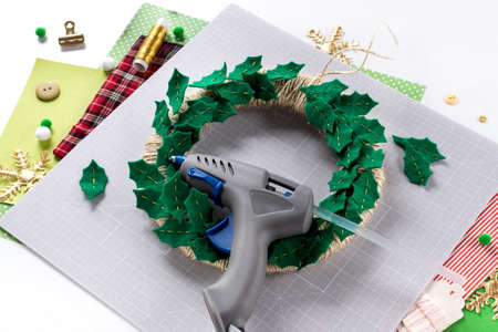 DIY instruction. Making a Christmas wreath from felt. Craft tools and supplies. Step 5の写真素材