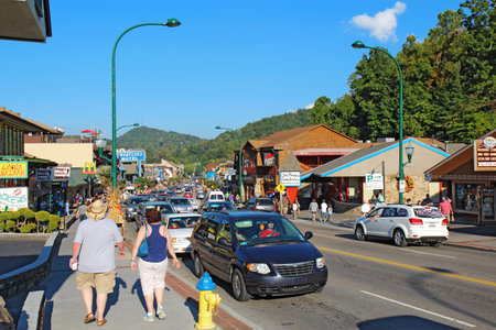 GATLINBURG, TENNESSEE - OCTOBER 5: Tourists and traffic in Gatlinburg, Tennessee on October 5, 2013. Gatlinburg is a major tourist destination and gateway to the Great Smoky Mountains National Park.のeditorial素材