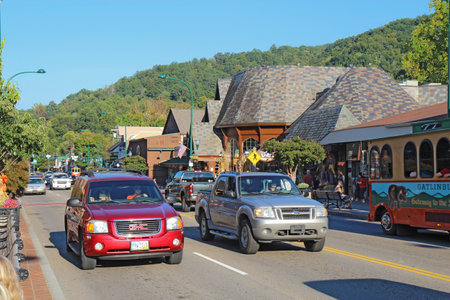 GATLINBURG, TENNESSEE - OCTOBER 5: Tourists and traffic in Gatlinburg, Tennessee on October 5, 2013. Gatlinburg is a major tourist destination and gateway to the Great Smoky Mountains National Park.のeditorial素材