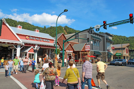 GATLINBURG, TENNESSEE - OCTOBER 6: Tourists and traffic in Gatlinburg, Tennessee on October 6, 2013. Gatlinburg is a major tourist destination and gateway to the Great Smoky Mountains National Park.のeditorial素材